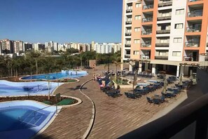 Piscina all'aperto, una piscina riscaldata