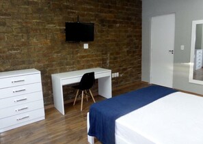 Tirai kedap cahaya, kedap suara, setrika/meja setrika, dan Wi-Fi gratis