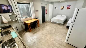 Family Triple Room | Blackout drapes, soundproofing, iron/ironing board, free WiFi