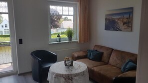 TV - Apartment | 4 people - main house (Carolinensiel)