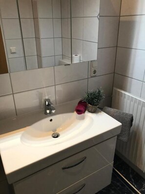 Shower, hair dryer - Apartment | 4 people - main house (Carolinensiel)