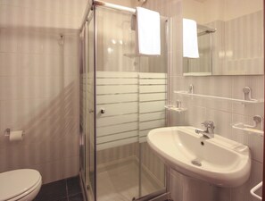 Double or Twin Room | Bathroom | Shower, bidet, towels