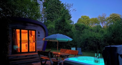 Camping de lujo Pod con jacuzzi privado y jardín en Devon