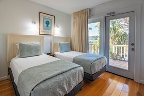 4 bedrooms, iron/ironing board, WiFi (free), bed sheets