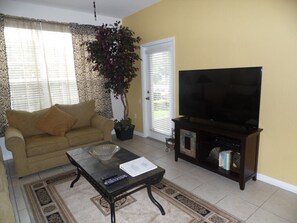 Condo | Living room | Flat-screen TV, fireplace, video games, table tennis - Com7671#104 (Kissimmee)