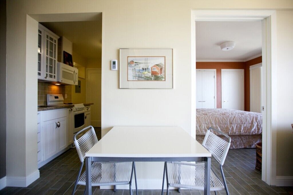 Apartment | Private kitchen | Coffee/tea maker, fridge, microwave, oven