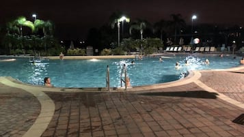 Kondominium | Kolam renang | Kolam renang outdoor