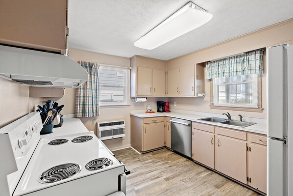 Fridge, microwave, oven, stovetop