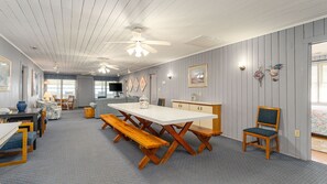 Dining - Pet Friendly Oceanfront Duplex (top floor) + Free Attraction Tickets! (North Myrtle Beach)