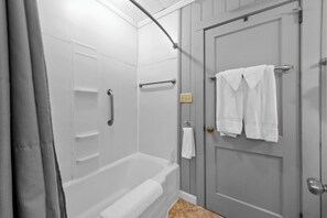 Combined shower/bathtub, towels, toilet paper - Pet Friendly Oceanfront Duplex (top floor) + Free Attraction Tickets! (North Myrtle Beach)