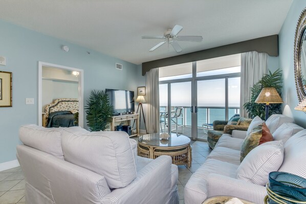 TV - Beautifully decorated, Oceanfront Penthouse Condo + Free Attraction Tickets! (North Myrtle Beach)