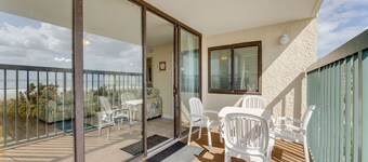 Spacious oceanfront Resort style property + Free Attraction Tickets!