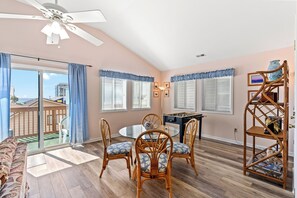 Télévision, baby-foot