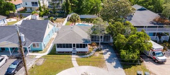 Cozy Beach Cottage w/Pool + Free Attraction Tickets!