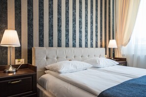 Premium Room, Non Smoking | Premium bedding, memory foam beds, soundproofing, iron/ironing board
