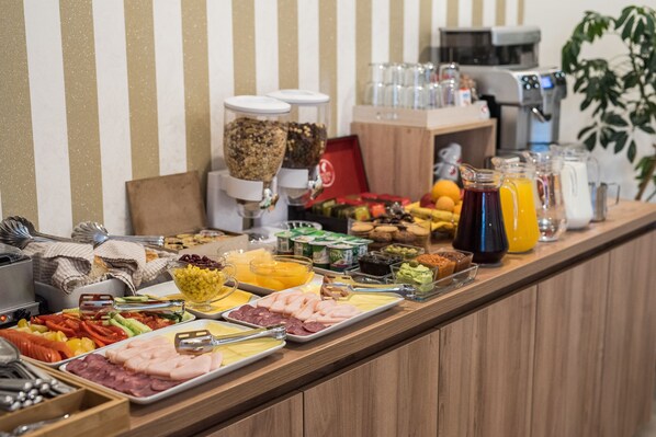 Free daily buffet breakfast  - Pensiunea David (Targu Mures)