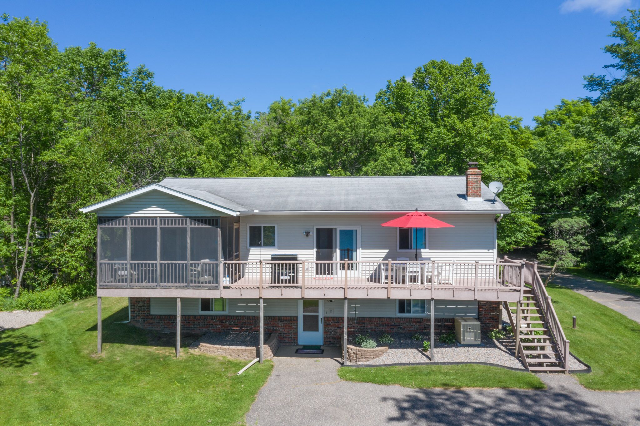Come enjoy a nice relaxing week in Brainerd MN on North Long Lake.