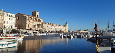 T2 apartment classified Furnished Tourism 2 * + swimming pool in secure residence.