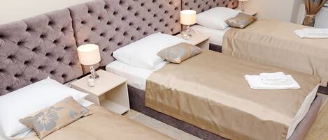 Triple Room | Blackout drapes, soundproofing, iron/ironing board, free WiFi