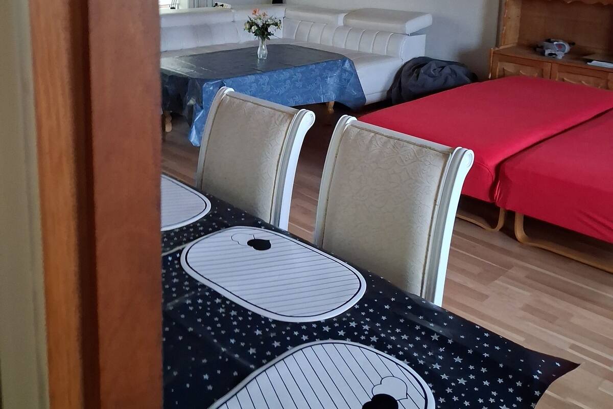 City Apartment | Desk, iron/ironing board, individually decorated, individually furnished