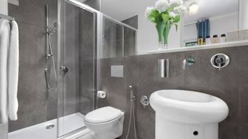 Appartamento, 1 camera da letto | Bagno | Doccia, soffione a pioggia, asciugacapelli, bidet