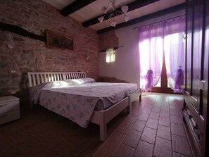 Literie hypoallergénique, fer et planche à repasser