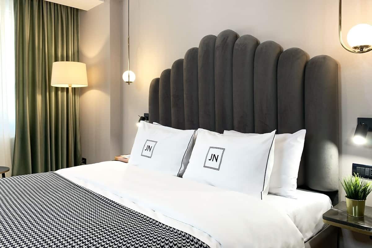 1 bedroom, in-room safe, individually decorated, individually furnished