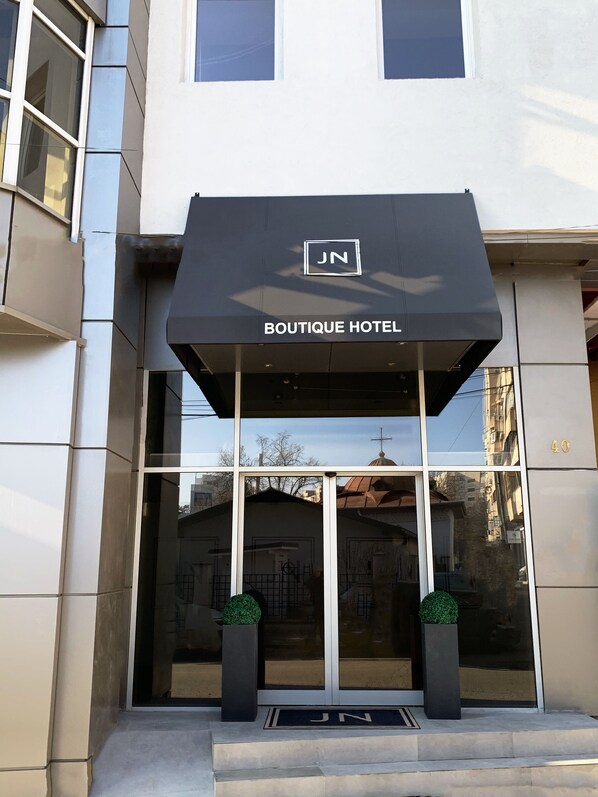 Property entrance - JN Boutique Hotel (Bucharest)