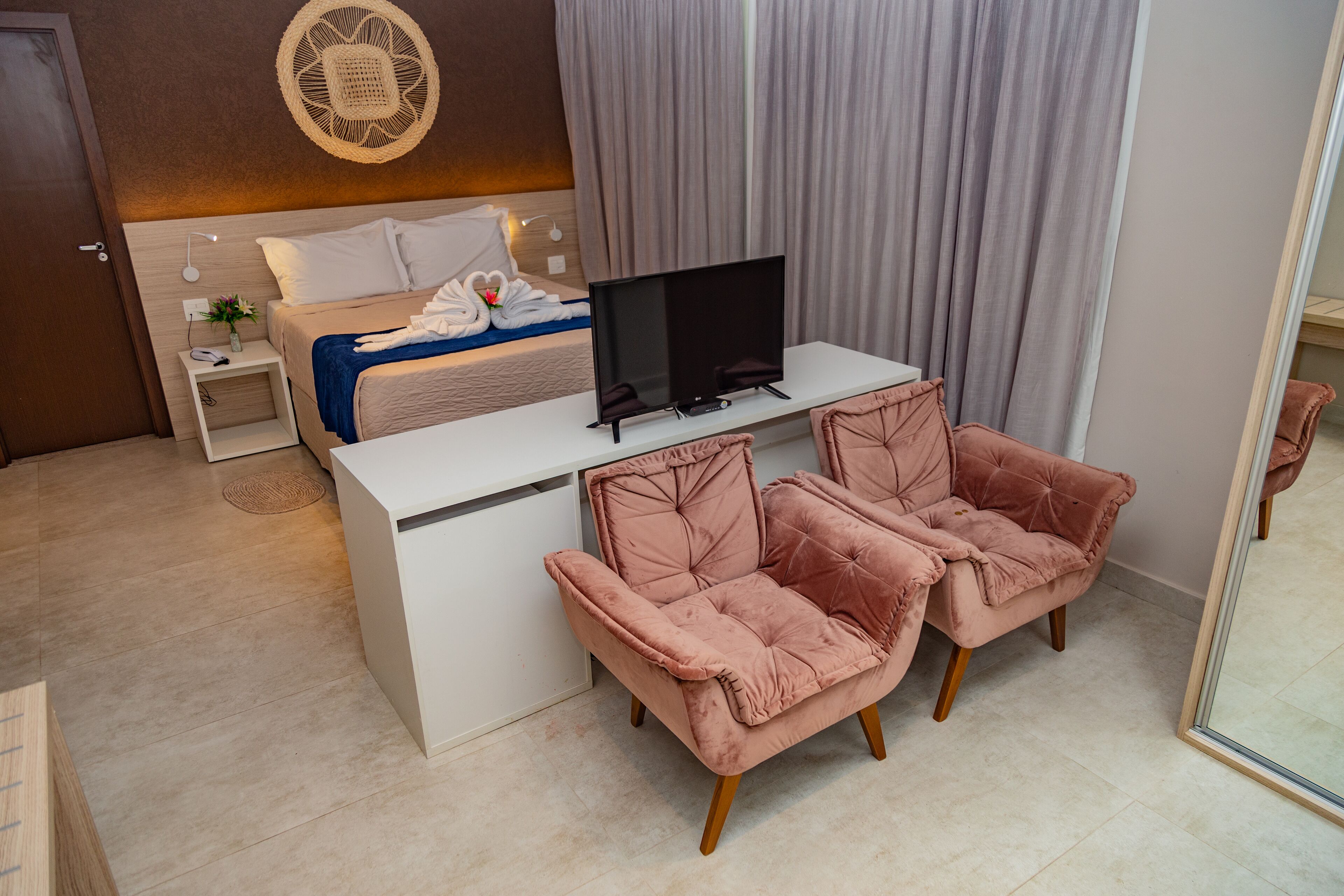 deluxe suite (com banheira) | 1 bedroom, minibar, desk, laptop workspace