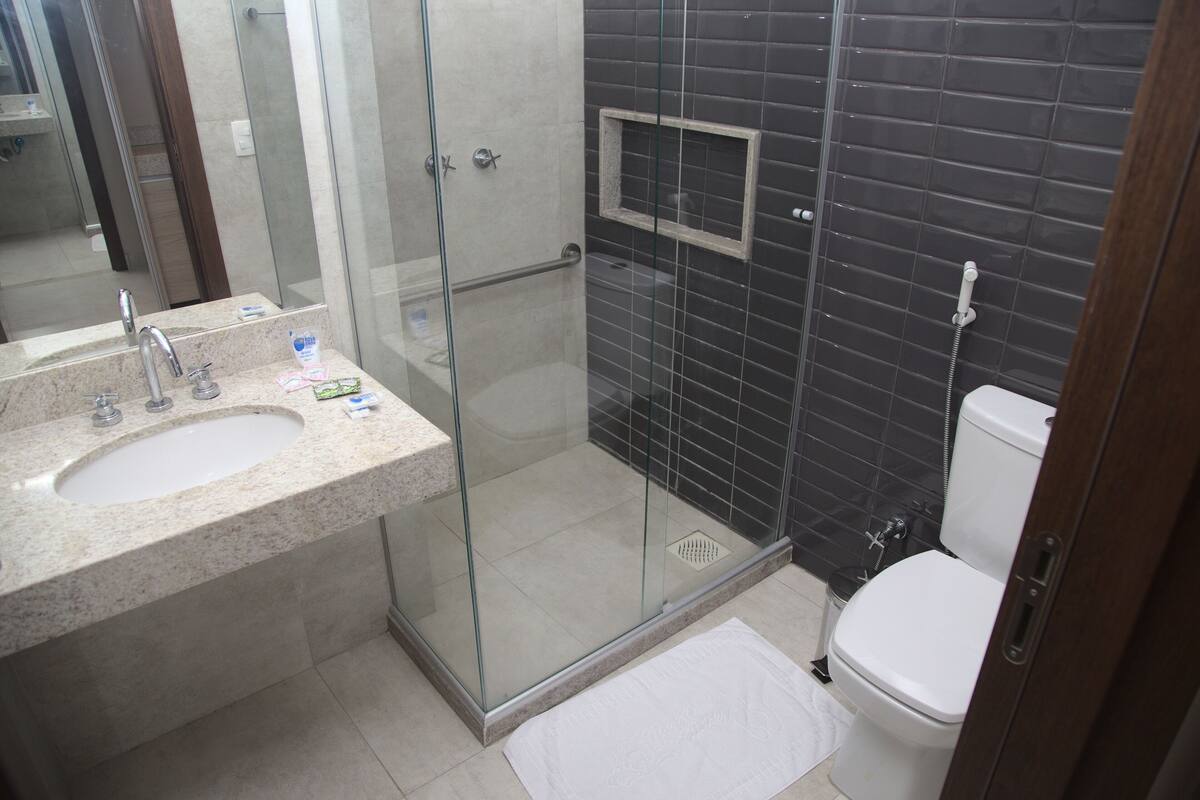 executive suite (quadruple) | bathroom | hair dryer, towels, soap, shampoo