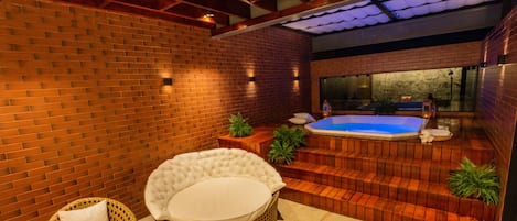 Bain à remous extérieur
