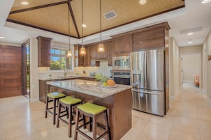 Kamilo (430) | Private kitchen | Dining tables