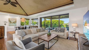 Kamilo (417) | Living area | 50-inch flat-screen TV with cable channels