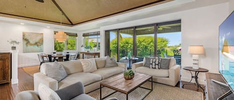 Talo, 4 makuuhuonetta (417) | Oleskelualue | 50–tuumainen taulutelevisio, jossa kaapelikanavat