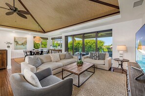 Room | Living area - Mauna Lani Luxury Homes - A CoralTree Residence Collection (Kamuela)