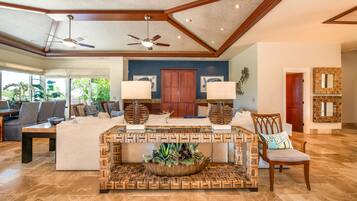 House, 4 Bedrooms (MAUNA LANI ESTATES) | Living area