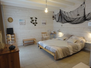 Comfort Double Room, Accessible | Hypo-allergenic bedding, minibar, individually decorated