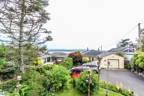 The Cottage - Newport Eclectic Charm