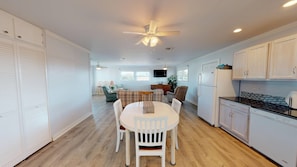 Interior - Pet Friendly, Fenced Yard, Outdoor Shower, Ample Parking, Golf Cart Access (Port Aransas)