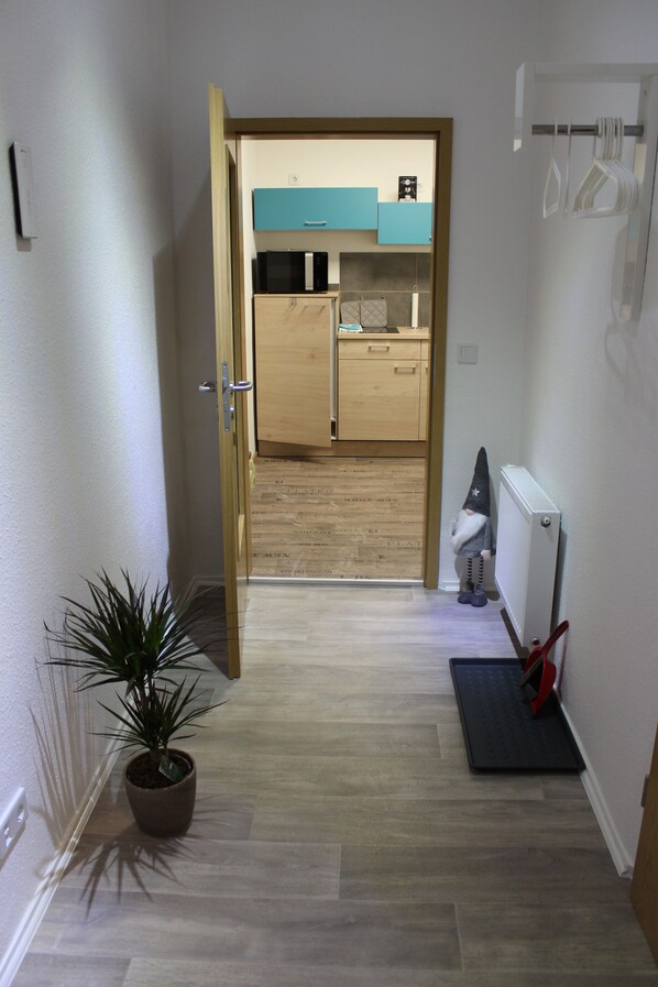 Kühlschrank, Mikrowelle, Herdplatte, Geschirrspüler