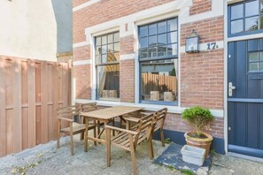 Outdoor dining - Cute Beach House in the center (Zandvoort)