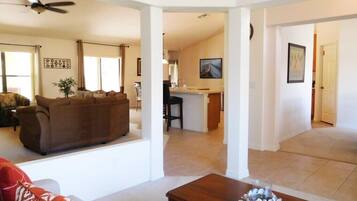 Villa | Living room | Flat-screen TV, DVD player