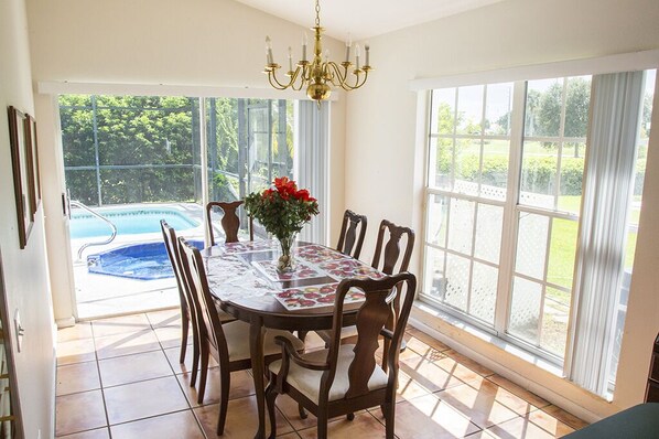 Villa | Cuisine privée | Réfrigérateur, micro-ondes, four, lave-vaisselle