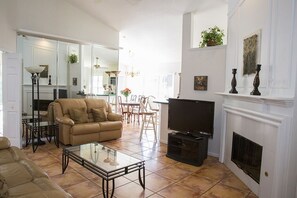 Villa | Salle de séjour | Télévision à écran plat