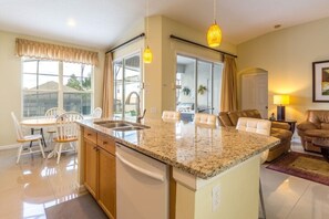 Villa | Eigene Küche | Kühlschrank, Mikrowelle, Ofen, Geschirrspüler