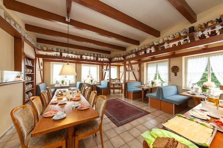 每日供应自助式早餐(每人 EUR 8.90)