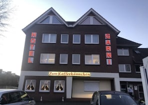 Front of property - Hotel Zum Kaffeekännchen (Norderstedt)