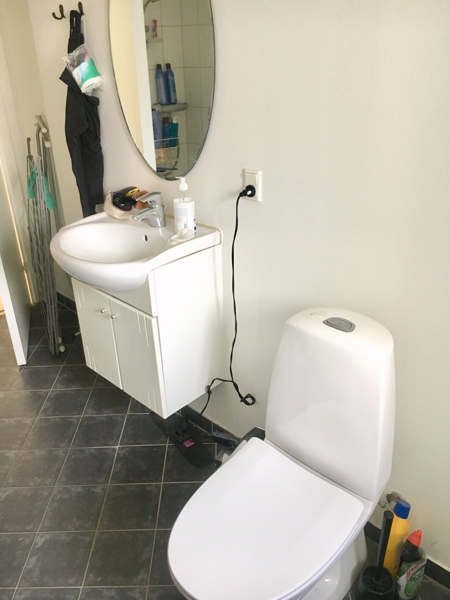 Shower, towels, soap, shampoo