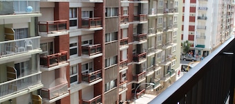 SPACIOUS APARTMENT METERS FROM THE SEA IN GUEMES AREA