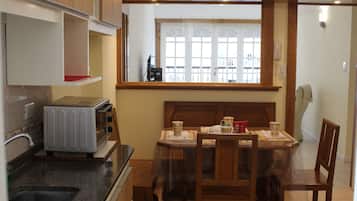 Refrigerador, cafetera/tetera, tetera/pava eléctrica
